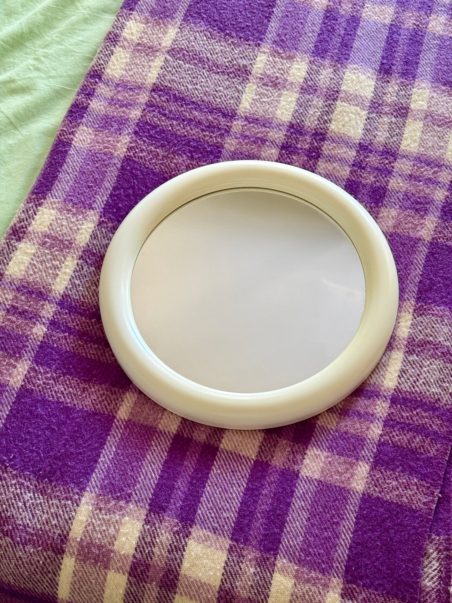 Vintage Round Cream Plastic Mirror