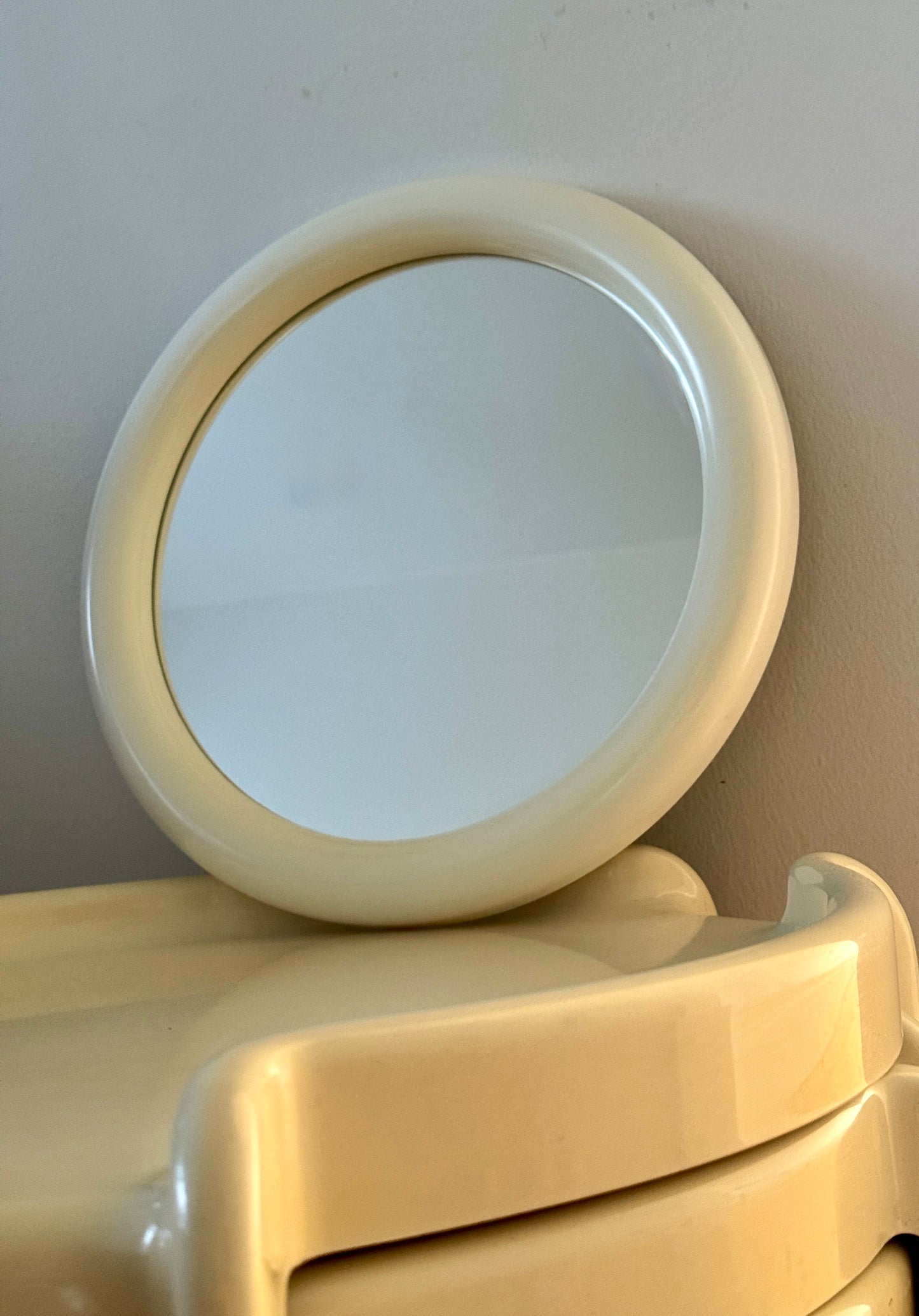Vintage Round Cream Plastic Mirror