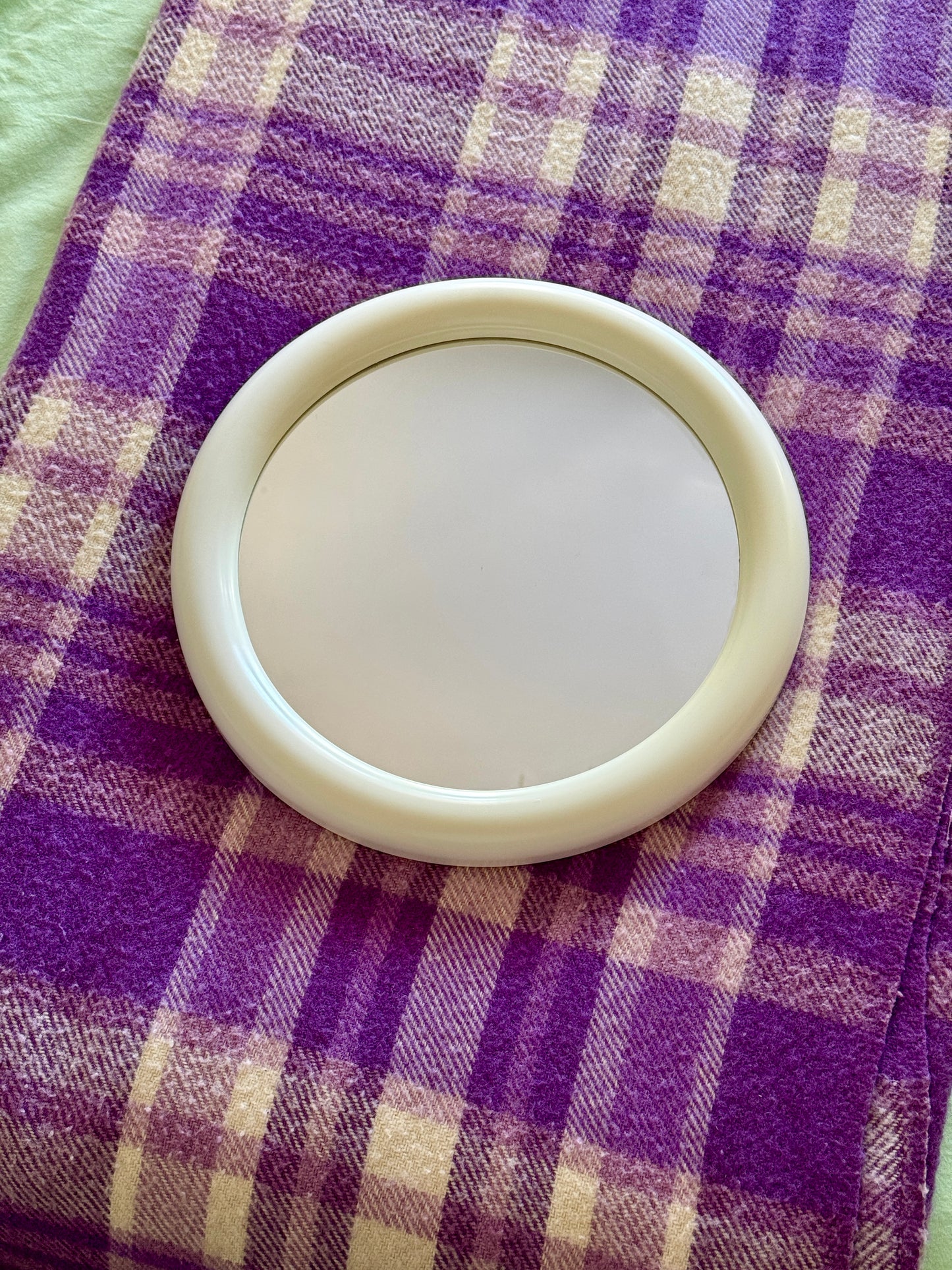 Vintage Round Cream Plastic Mirror
