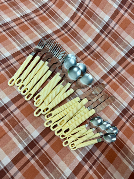 Vintage Cream Twist Handle Cutlery 24 Piece Set