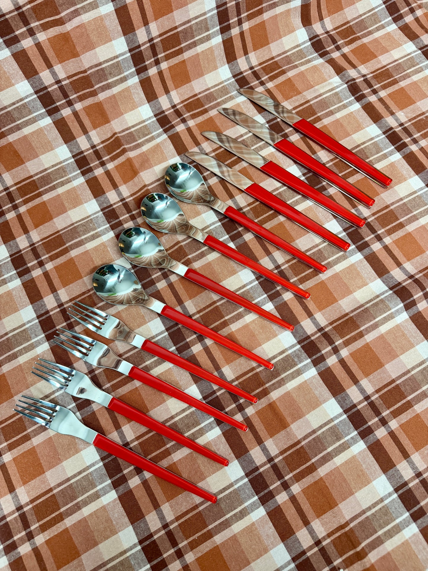 Vintage Maxwell & Williams “Pizazz” 12 Piece Cutlery Set with Cherry Red Handles