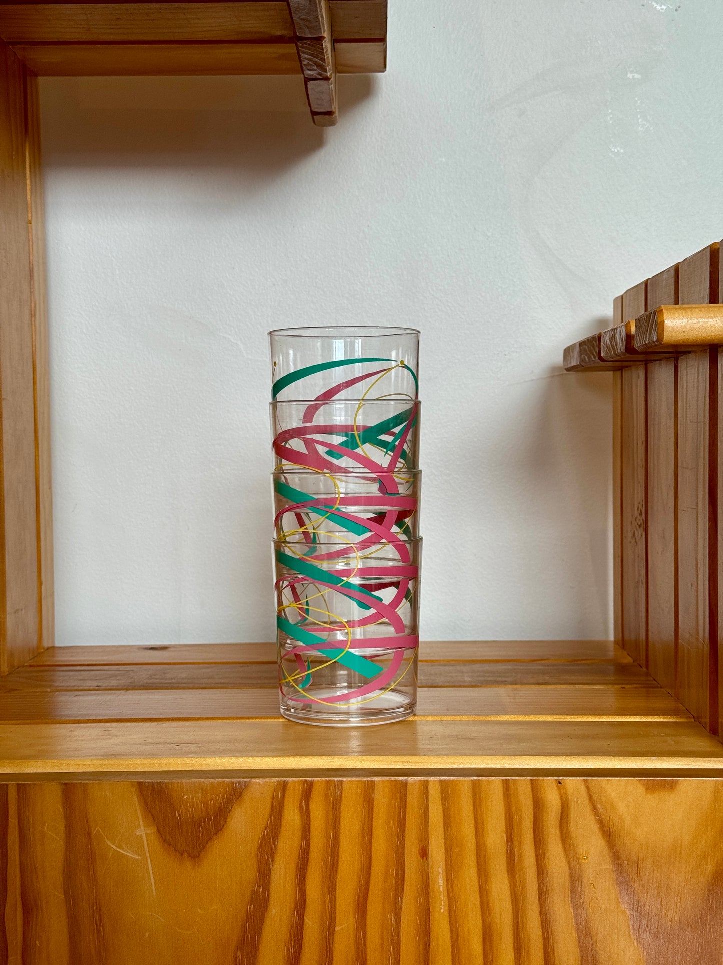 Set of 4 Vintage Fun Swirl Design Plastic Tumblers