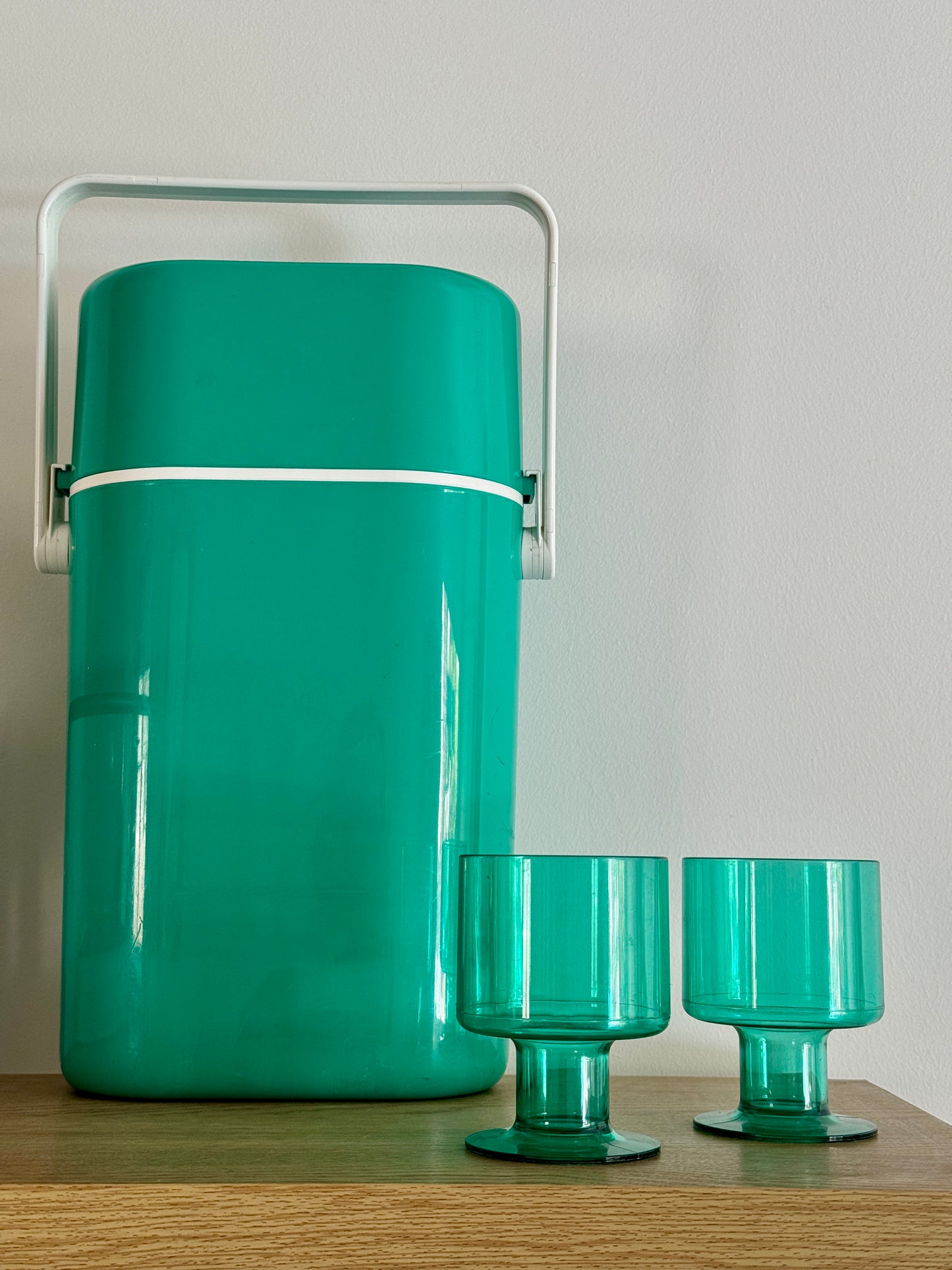 Decor BYO Wine Cooler + plastic wine tumblers