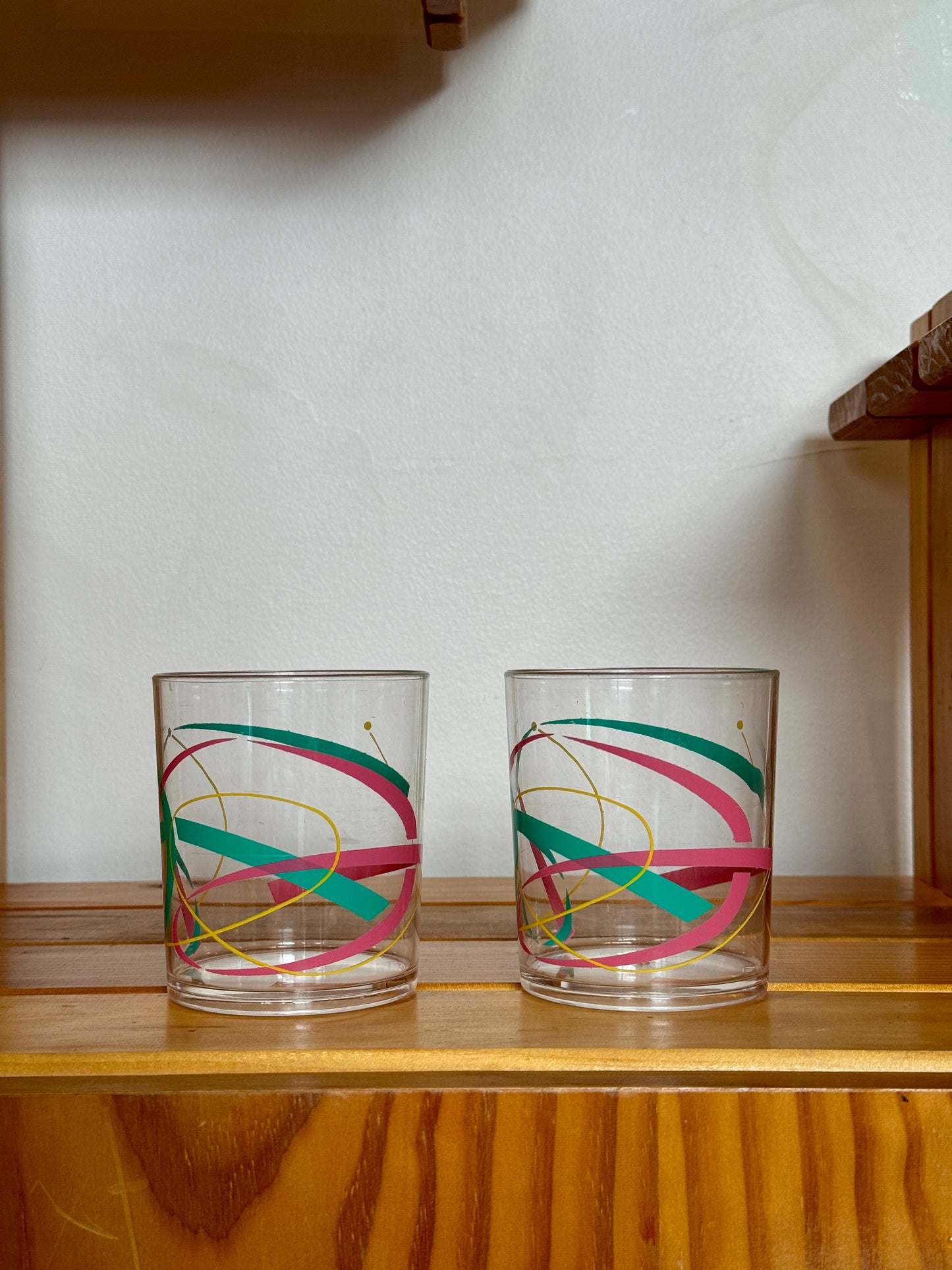 Set of 4 Vintage Fun Swirl Design Plastic Tumblers