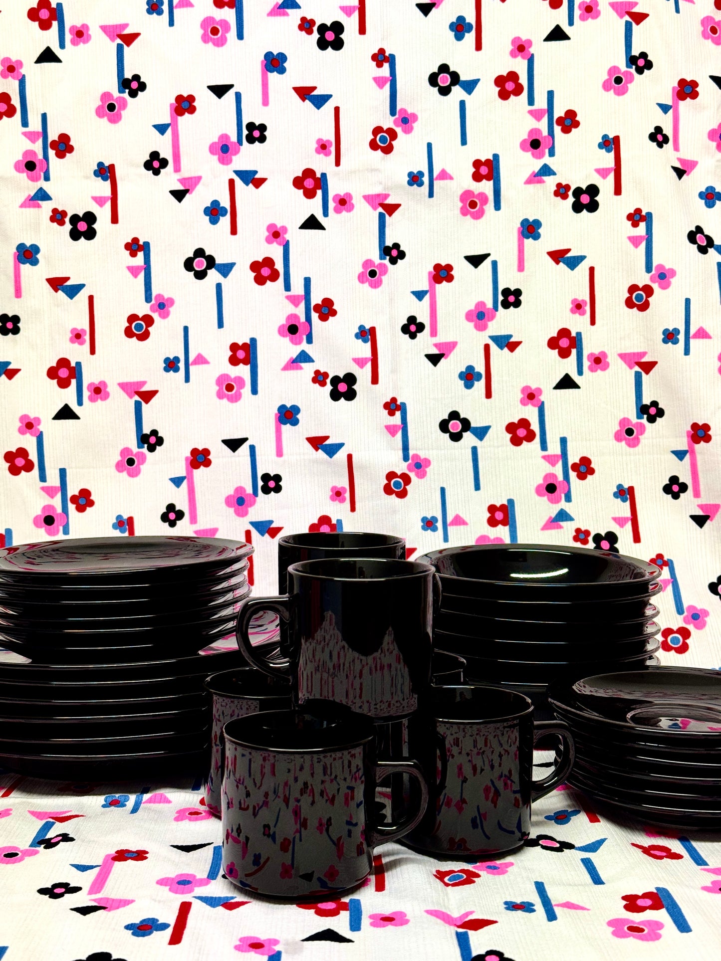 Vintage Ten Strawberry Street 30-Piece Black Dinnerware Set