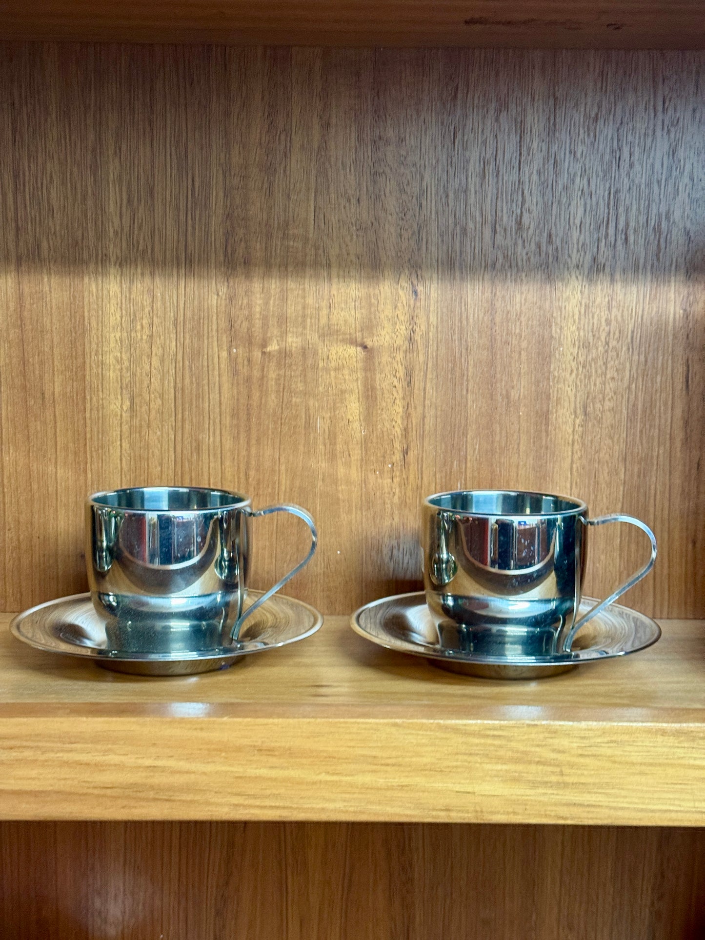 Vintage Stainless Steel Cup & Saucer Set – Set of 4 – Minimalist Modernist Style – 1960s–80s Retro Kitchenware