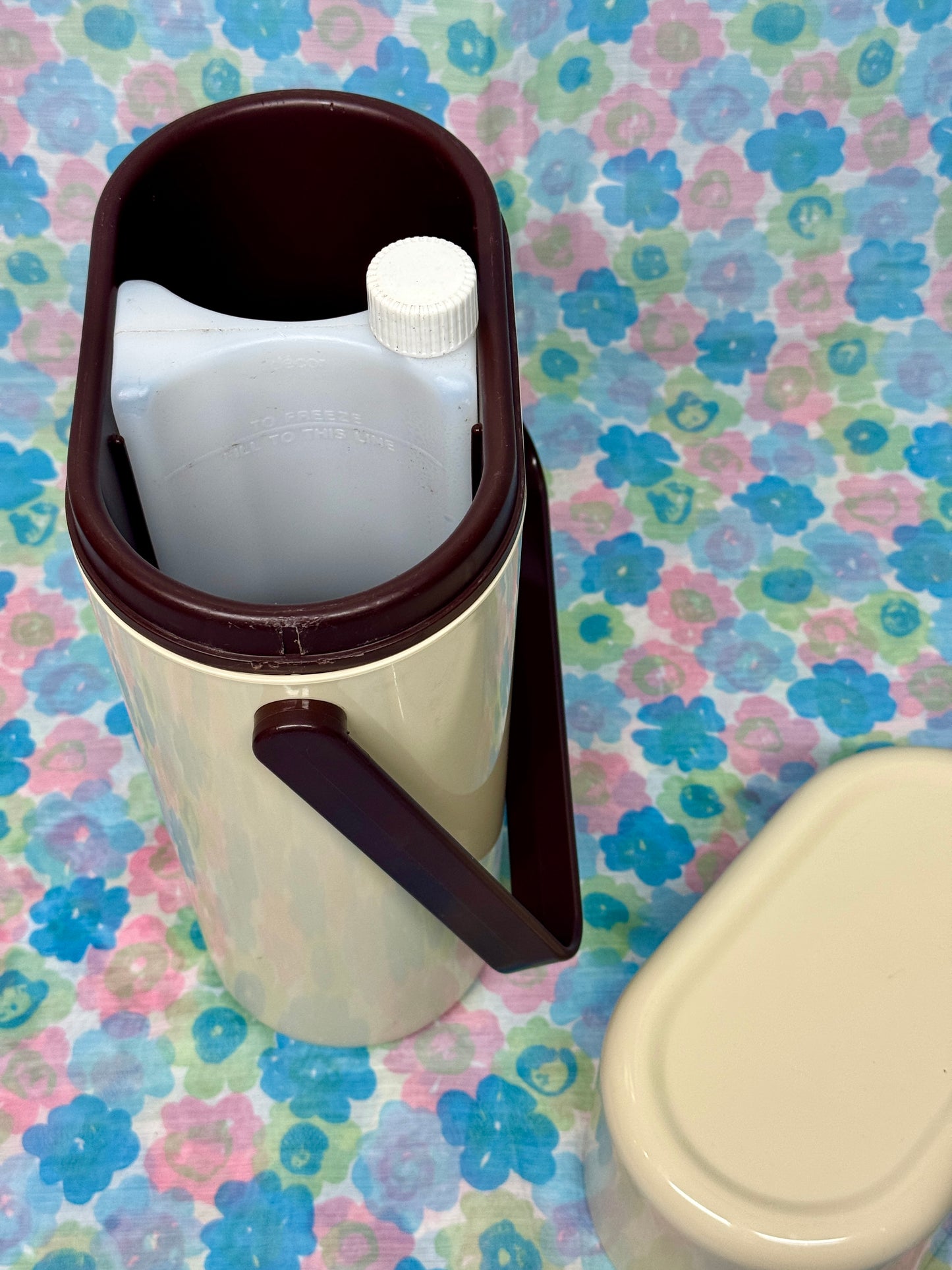 Vintage 1970s Insulated Wine Carrier by Richard Carlson – Cream & Brown