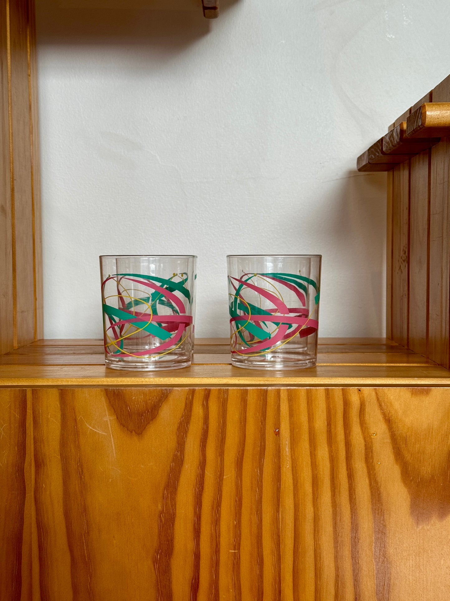 Set of 4 Vintage Fun Swirl Design Plastic Tumblers