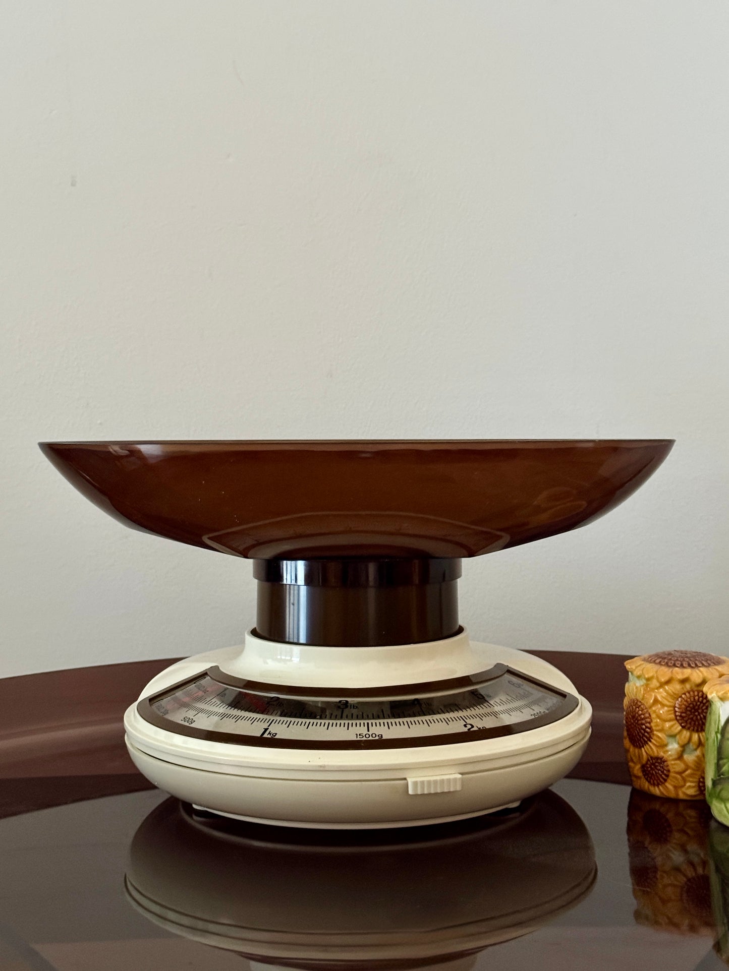 Vintage Kitchen Scale with Smoky Brown Bowl – Made in Hong Kong