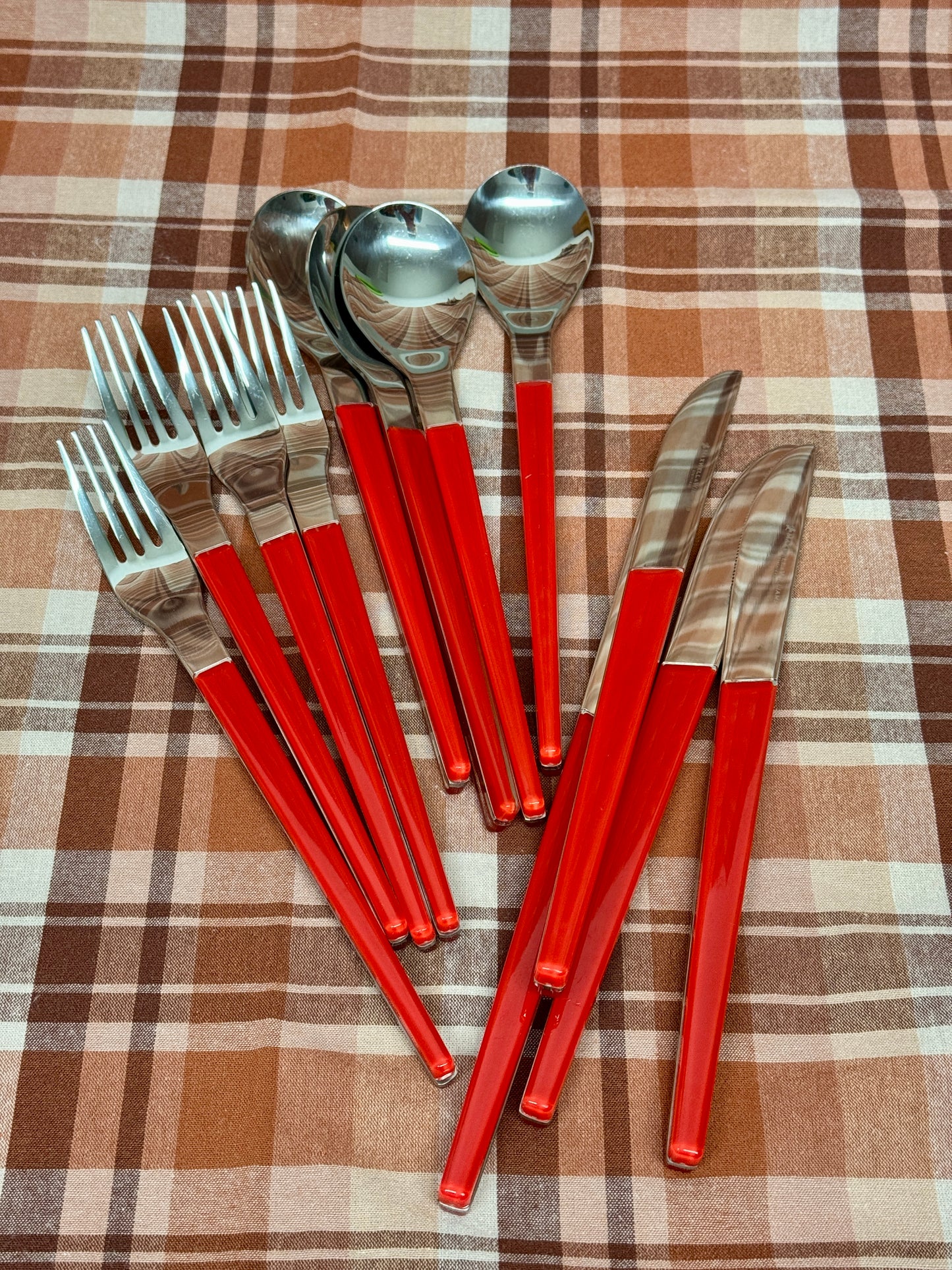 Vintage Maxwell & Williams “Pizazz” 12 Piece Cutlery Set with Cherry Red Handles