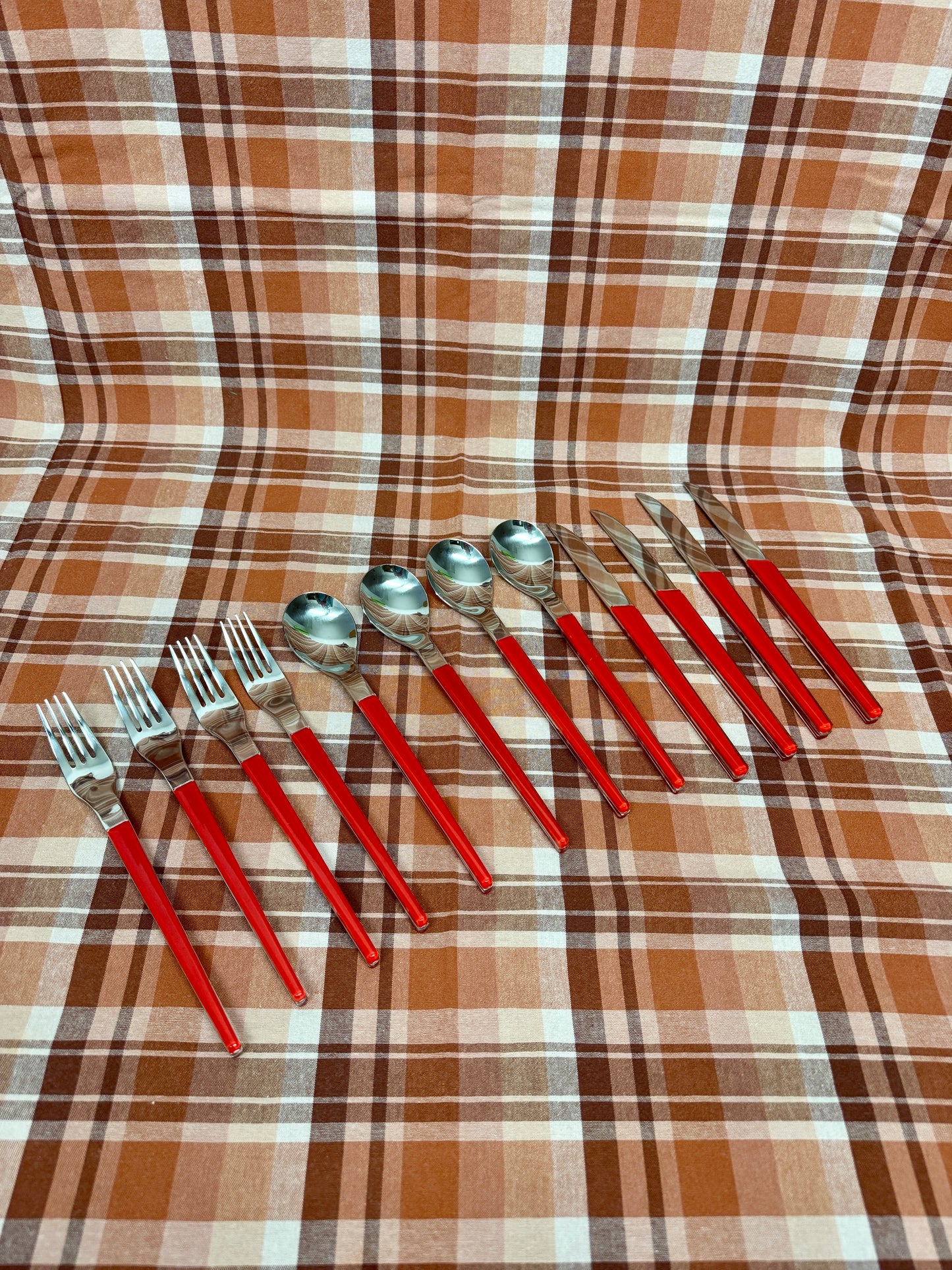 Vintage Maxwell & Williams “Pizazz” 12 Piece Cutlery Set with Cherry Red Handles