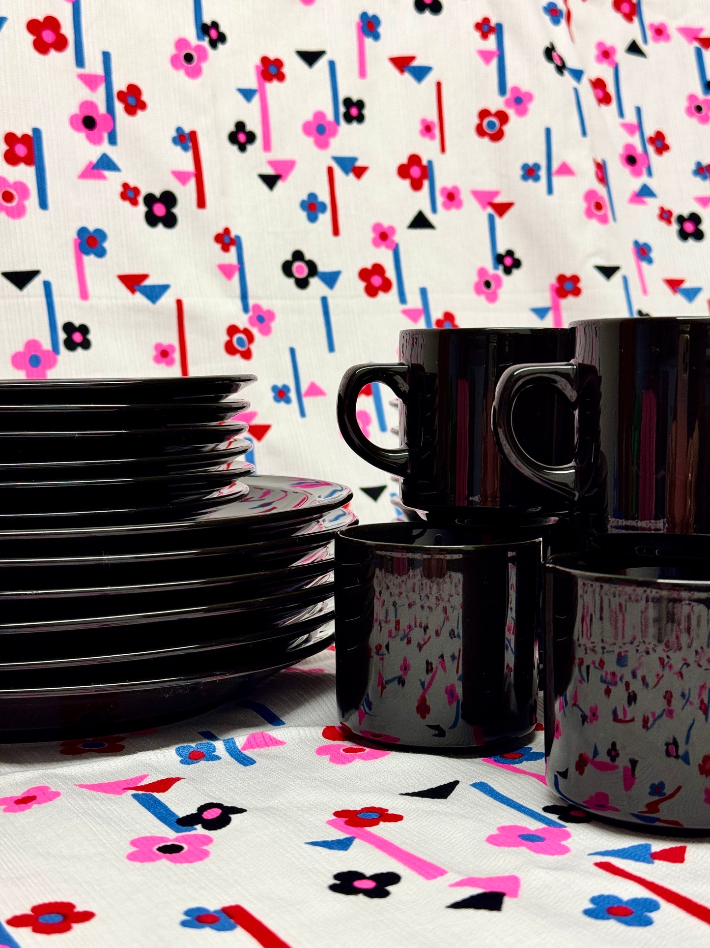 Vintage Ten Strawberry Street 30-Piece Black Dinnerware Set