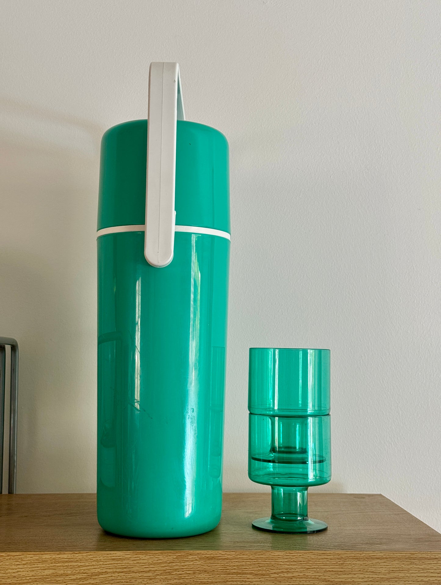 Decor BYO Wine Cooler + plastic wine tumblers