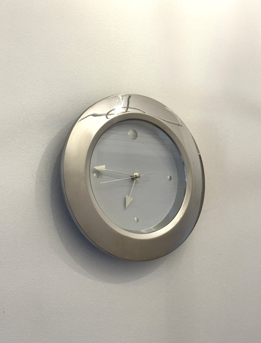 Vintage Chrome Wall Clock – Y2K Minimalist Style
