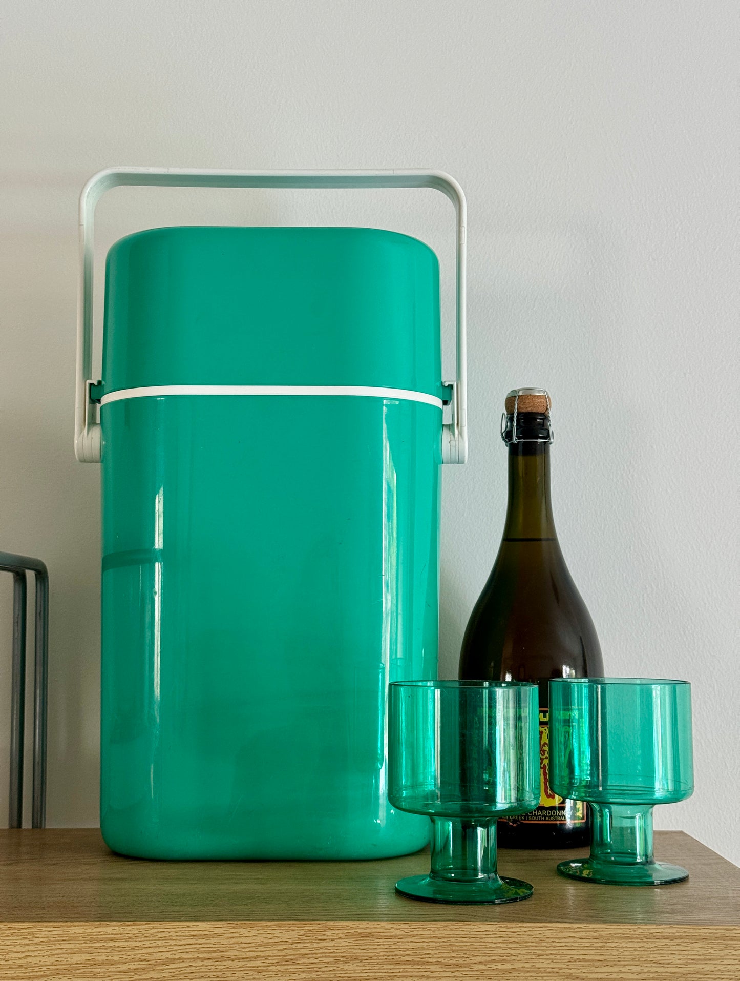 Decor BYO Wine Cooler + plastic wine tumblers