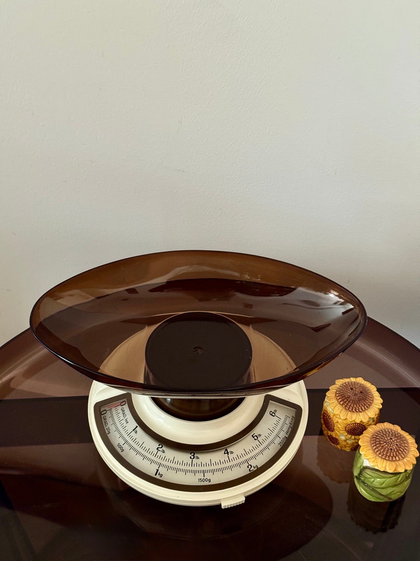 Vintage Kitchen Scale with Smoky Brown Bowl – Made in Hong Kong