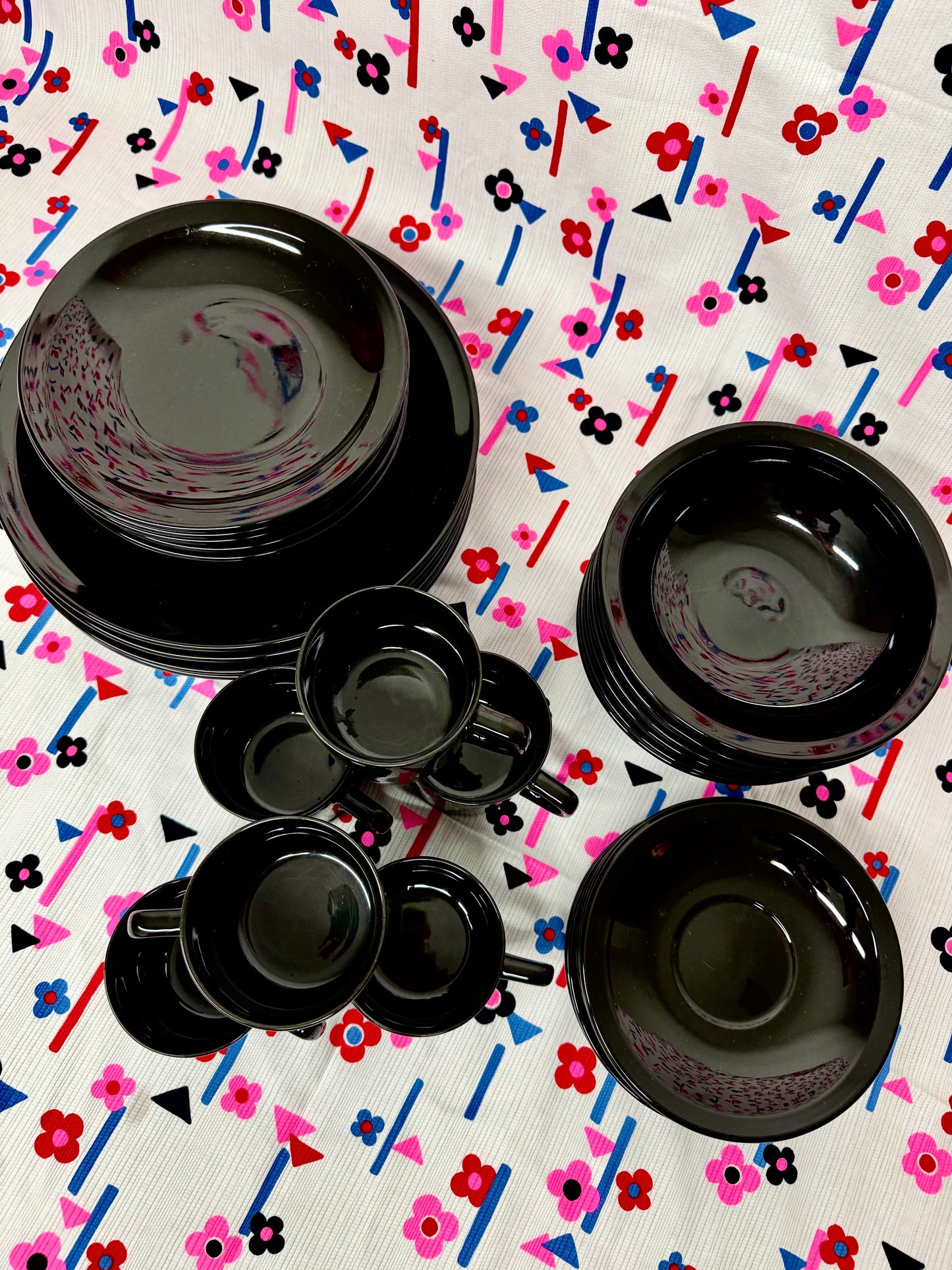 Vintage Ten Strawberry Street 30-Piece Black Dinnerware Set