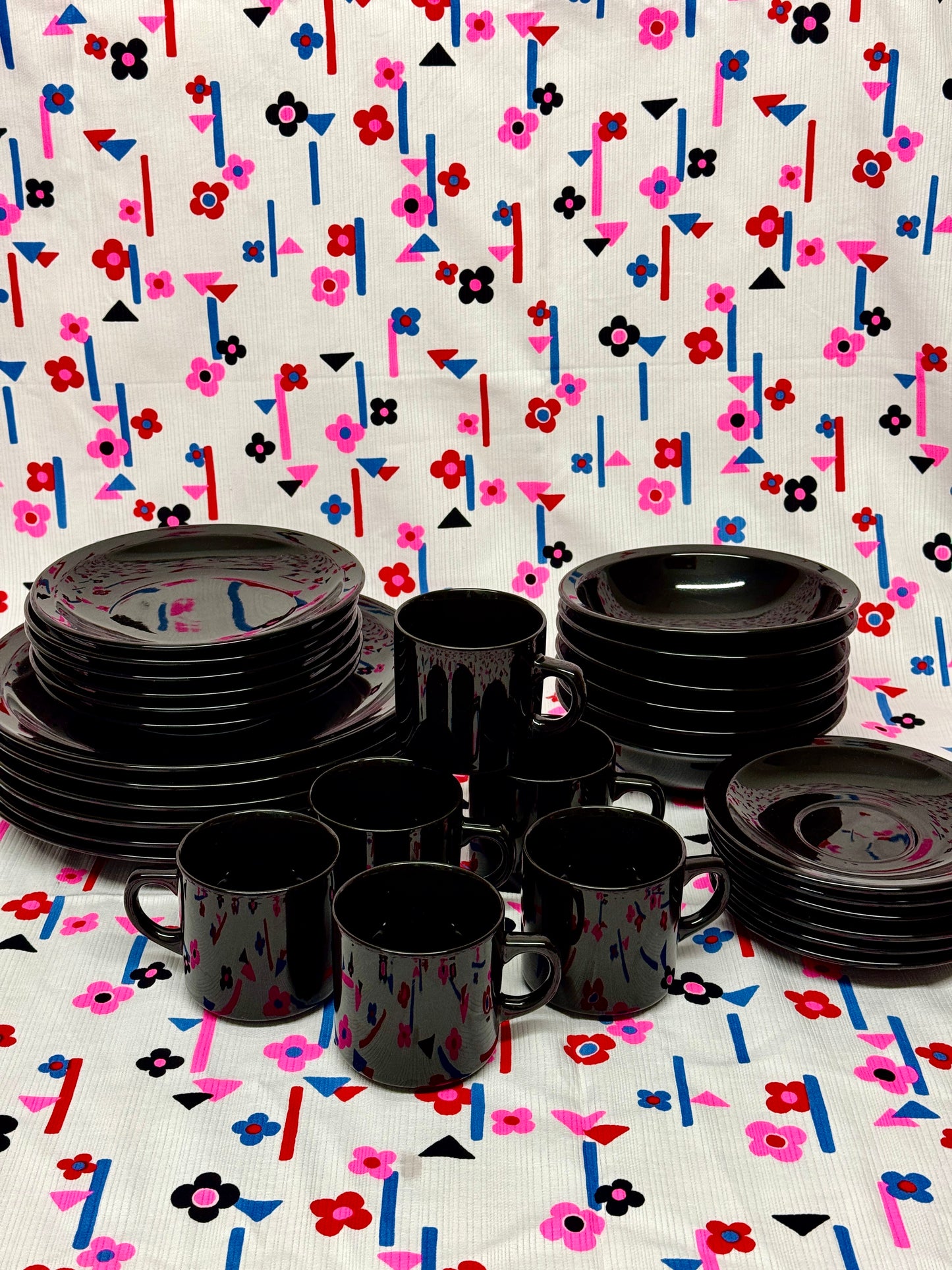 Vintage Ten Strawberry Street 30-Piece Black Dinnerware Set