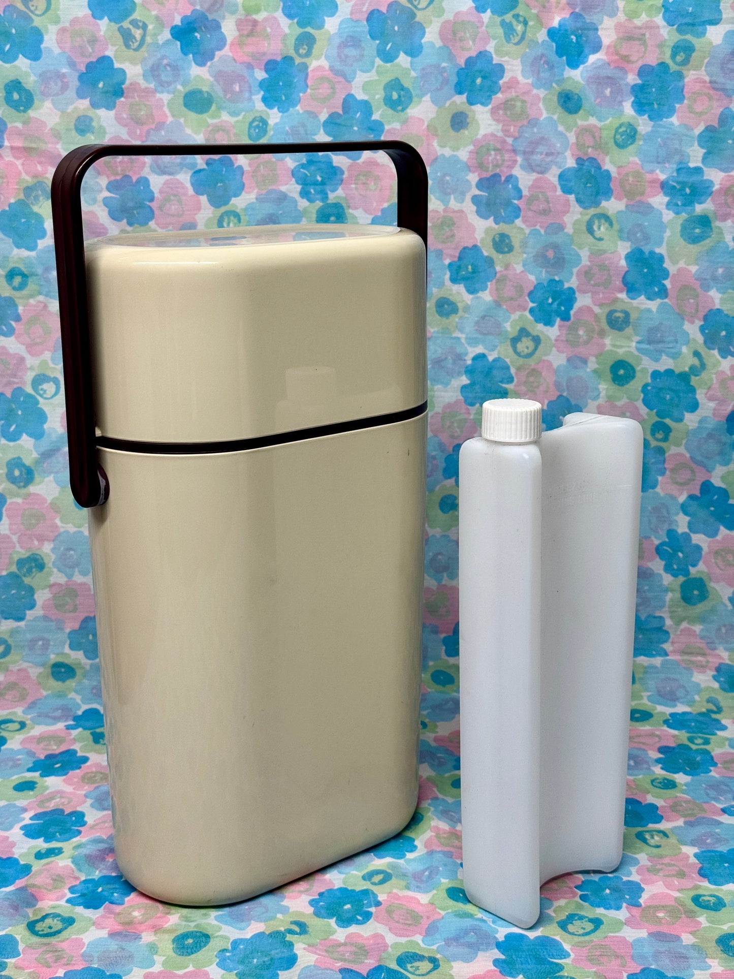 Vintage 1970s Insulated Wine Carrier by Richard Carlson – Cream & Brown