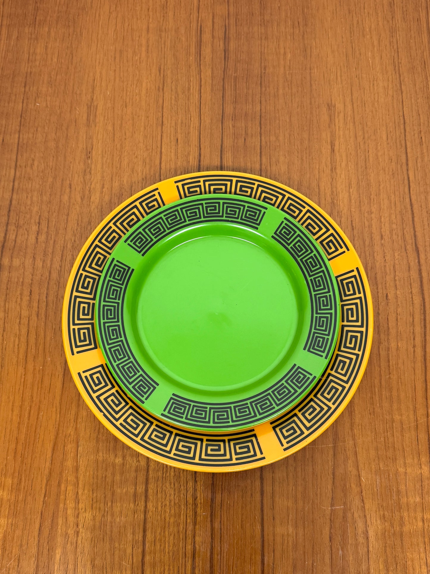 Vintage British Plastics Plate Set – 8pc Greek Key Design | Mustard & Green
