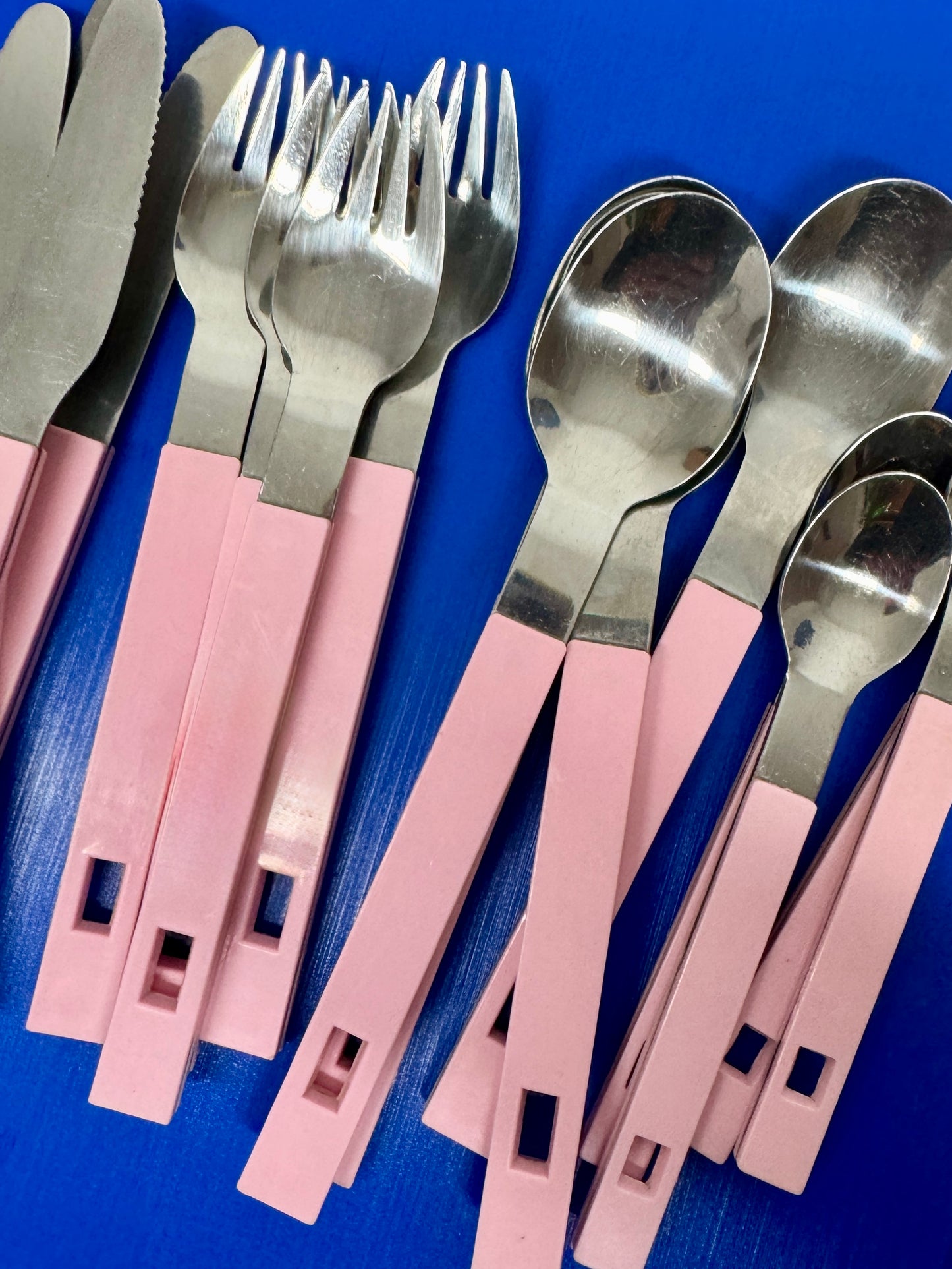Vintage 16-Piece Pastel Pink – Cutlery Set